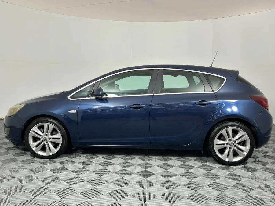 Used 2012 Opel Astra hatch 1.4 Turbo Enjoy - WeBuyCars Richmond