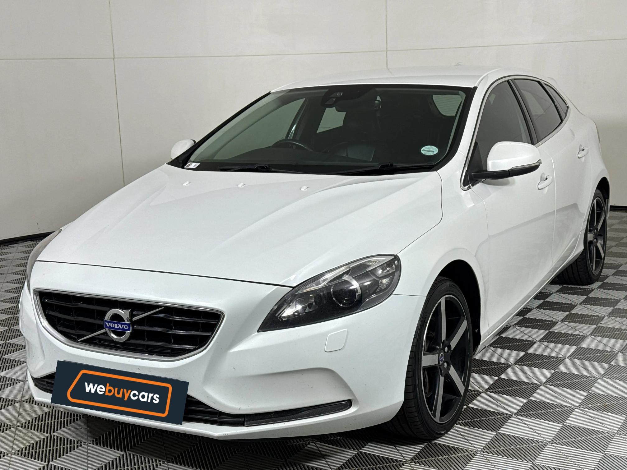 Used 2015 Volvo V40 T5 Momentum