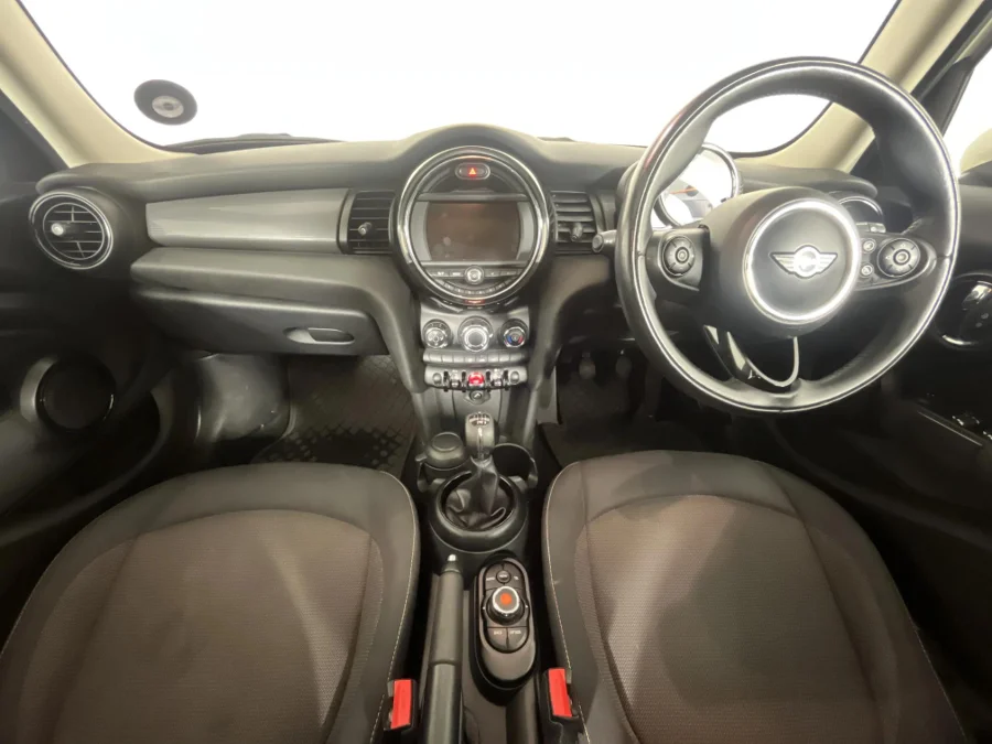 Used 2016 MINI Hatch Cooper Hatch 5-door Seven 7 - WeBuyCars Gqeberha