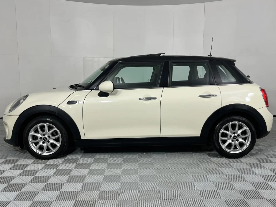 Used 2016 MINI Hatch Cooper Hatch 5-door Seven 7 - WeBuyCars Gqeberha