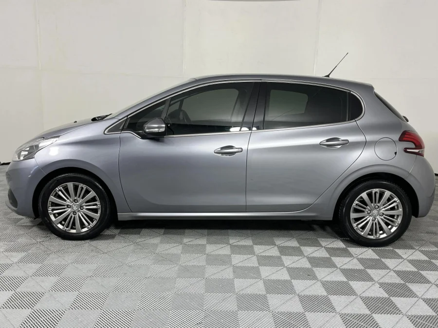 Used 2021 Peugeot 208 1.2 Allure - WeBuyCars The Dome