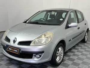 Used 2006 Renault Clio 1.6 Dynamique 5-door Used 2006 Renault Clio 1.6 Dynamique 5-door