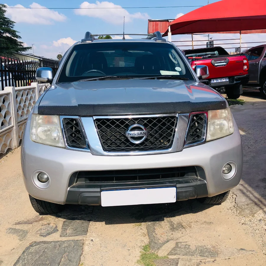 Used 2013 Nissan Navara 2.5DDTi double cab LE - SG Cars