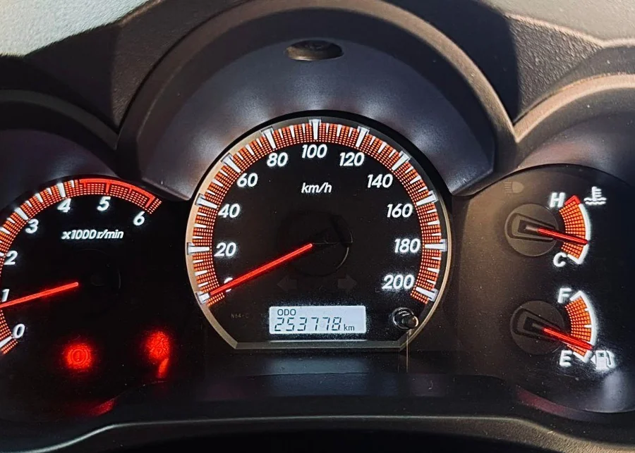 Used 2014 Toyota Hilux 3.0D-4D 4x4 Raider Dakar edition - Midcity Motors Klerksdorp