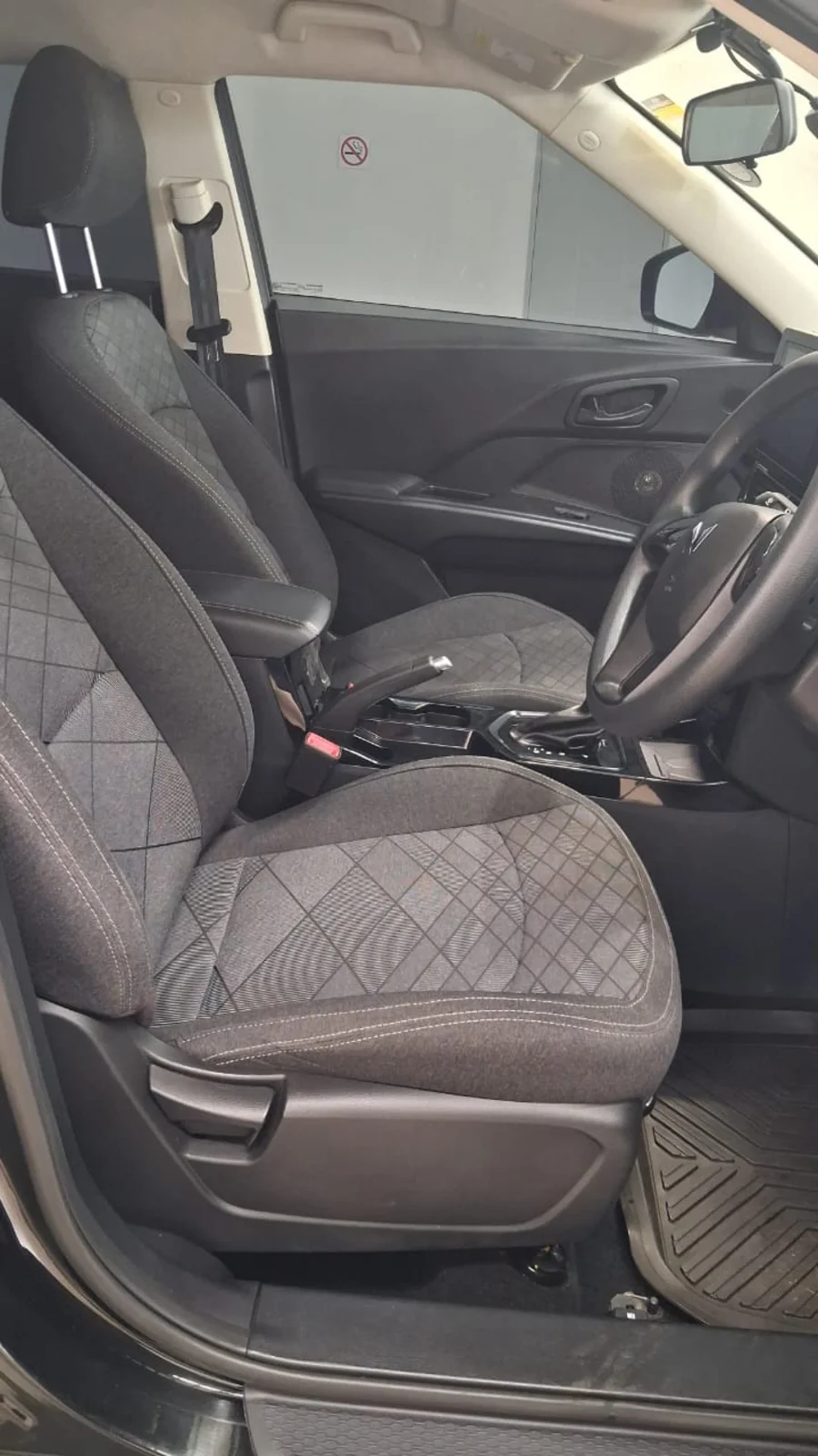 Used 2025 Mahindra XUV 3XO 1.2T MX2 auto - BB Mount Fuji