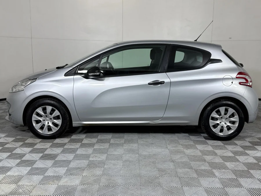 Used 2014 Peugeot 208 3-door 1.0 Access - WeBuyCars Midstream