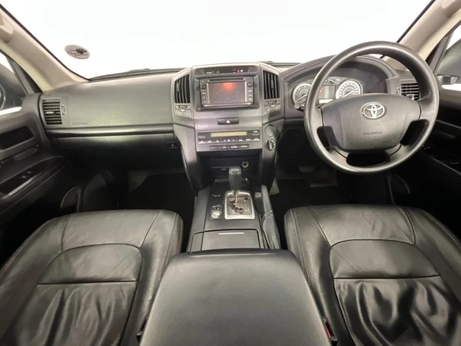 Used 2018 Toyota Land Cruiser 200 4.5D-4D V8 GX-R - WeBuyCars The Dome