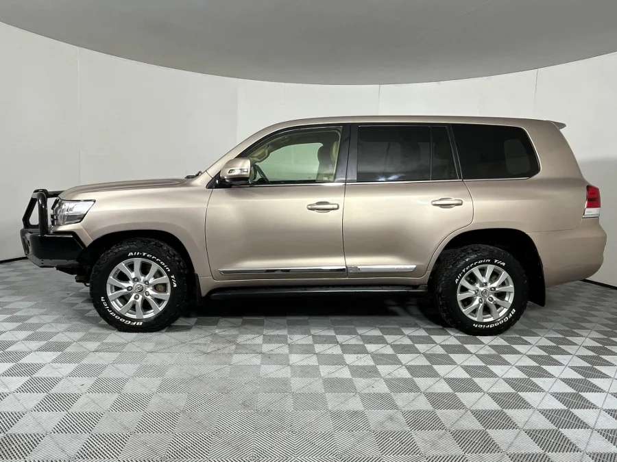Used 2017 Toyota Land Cruiser 200 4.5D-4D V8 VX - WeBuyCars The Dome