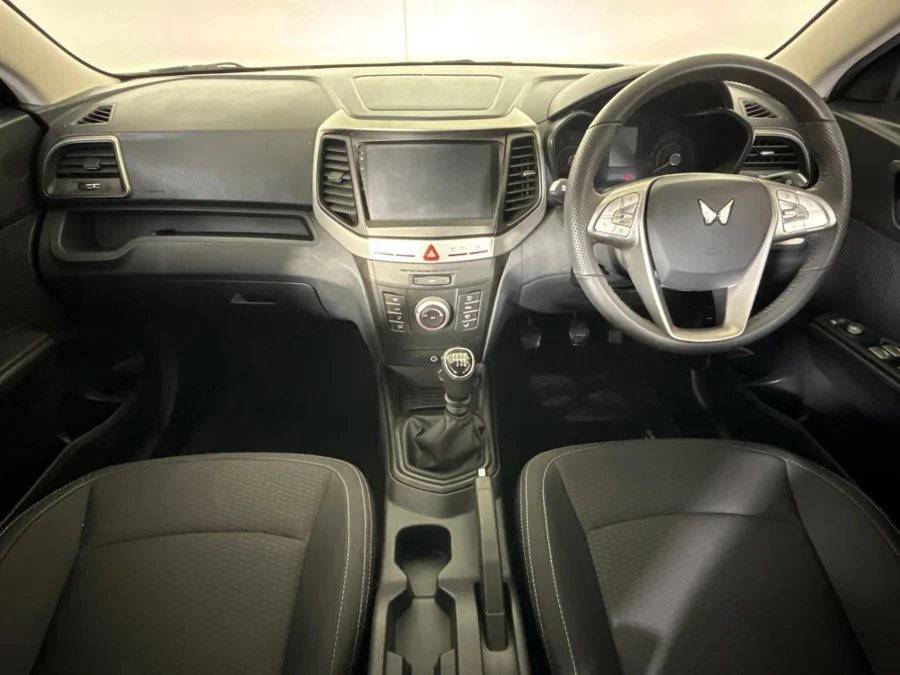 Used 2023 Mahindra XUV300 1.2T W8 - WeBuyCars Midstream