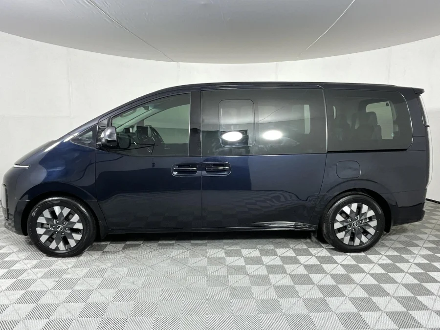 Used 2022 Hyundai Staria 2.2D Luxury - WeBuyCars The Dome