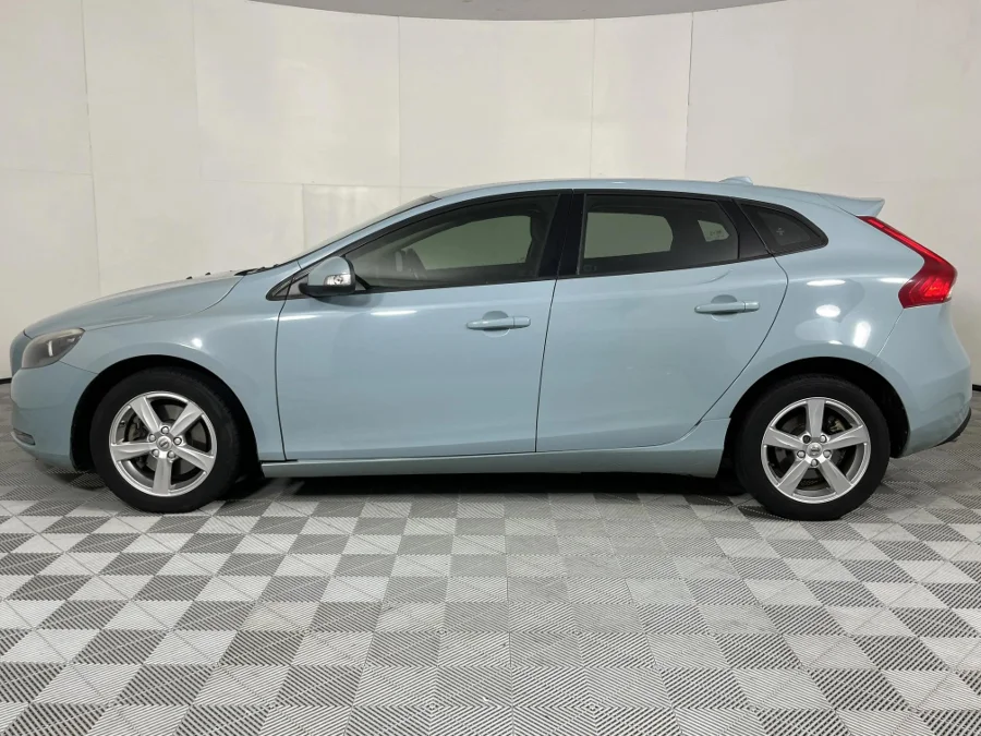 Used 2016 Volvo V40 T3 Kinetic - WeBuyCars Gqeberha Used 2016 Volvo V40 T3 Kinetic - WeBuyCars Gqeberha