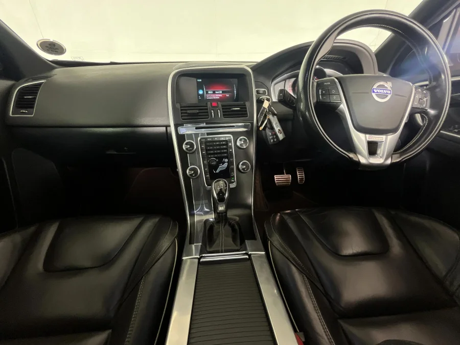 Used 2016 Volvo XC60 T6 AWD R-Design - WeBuyCars Riverhorse