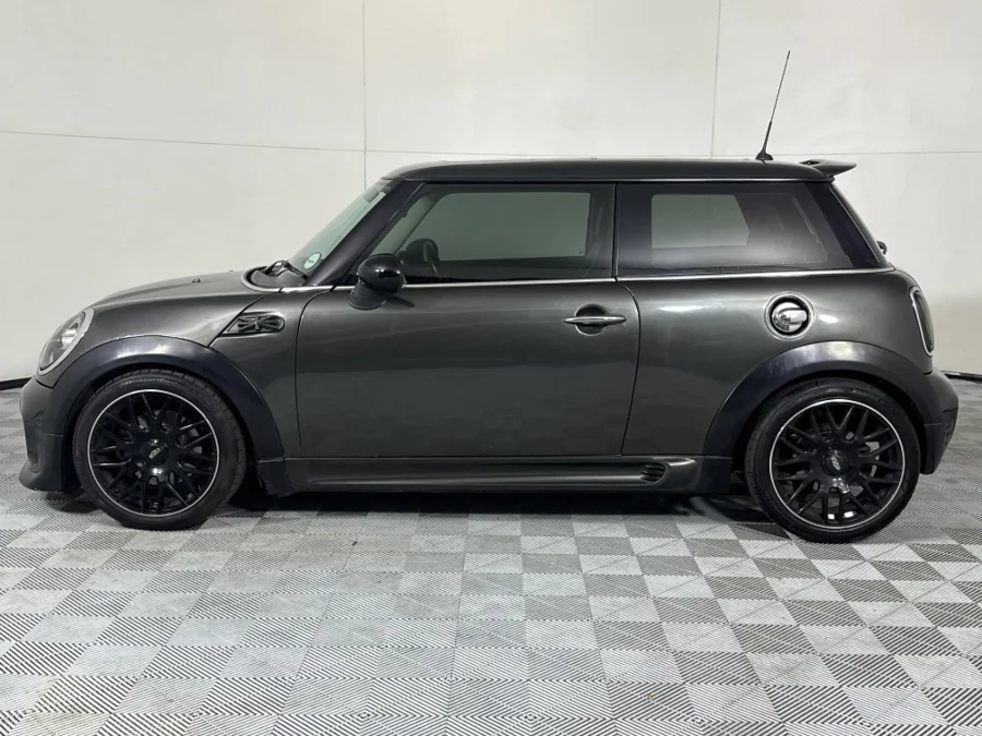 Used 2013 MINI Hatch John Cooper Works auto - WeBuyCars Midstream