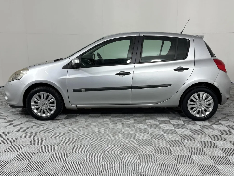 Used 2014 Renault Clio 1.6 Yahoo! Plus - WeBuyCars Vereeniging Used 2014 Renault Clio 1.6 Yahoo! Plus - WeBuyCars Vereeniging