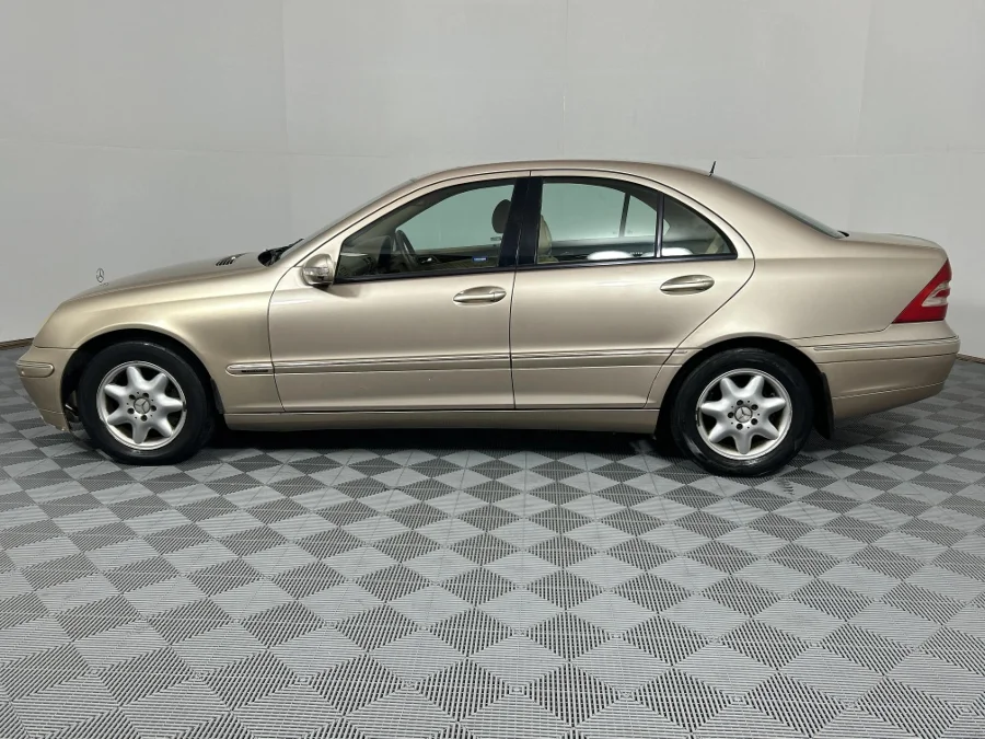 Used 2004 Mercedes-Benz C-Class C200 Kompressor Elegance Touchshift - WeBuyCars Richmond