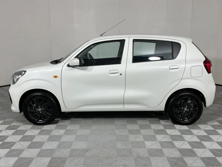 Used 2025 Toyota Vitz 1.0 XR manual - WeBuyCars Gqeberha