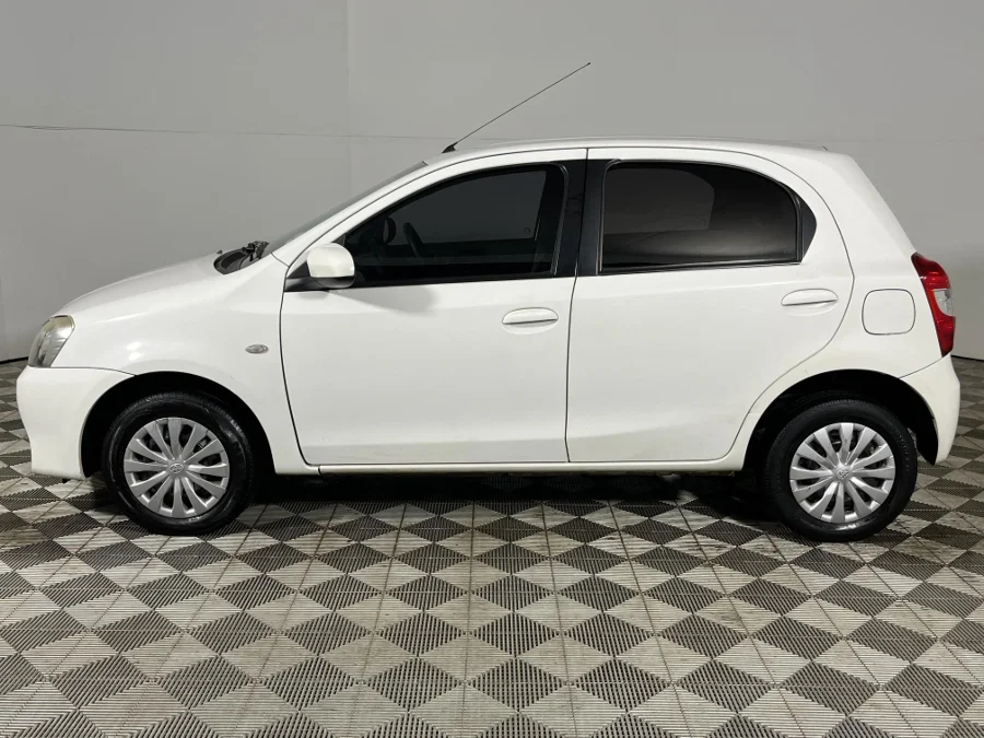 Used 2017 Toyota Etios hatch 1.5 Sprint - WeBuyCars Midstream Used 2017 Toyota Etios hatch 1.5 Sprint - WeBuyCars Midstream