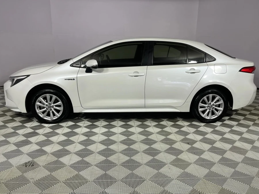 Used 2023 Toyota Corolla hatch 1.8 Hybrid XR - WeBuyCars Durban