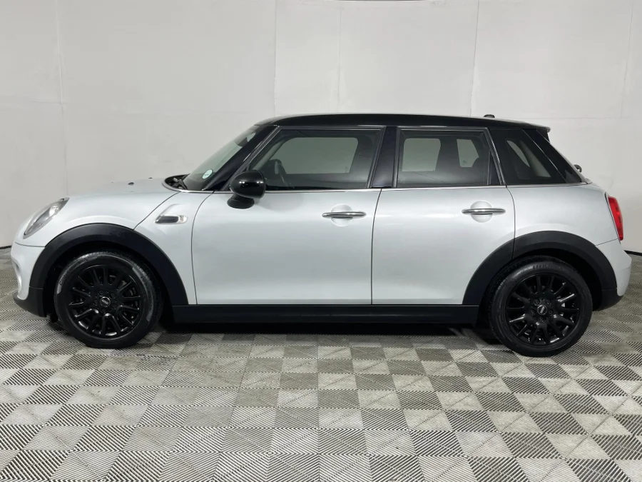 Used 2017 MINI Hatch Cooper Hatch 5-door Seven 7 auto - WeBuyCars The Dome
