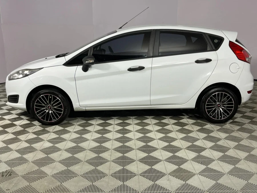 Used 2015 Ford Fiesta 5-door 1.4 Ambiente - WeBuyCars Durban