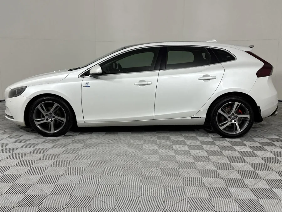 Used 2015 Volvo V40 D2 Excel - WeBuyCars Vereeniging Used 2015 Volvo V40 D2 Excel - WeBuyCars Vereeniging