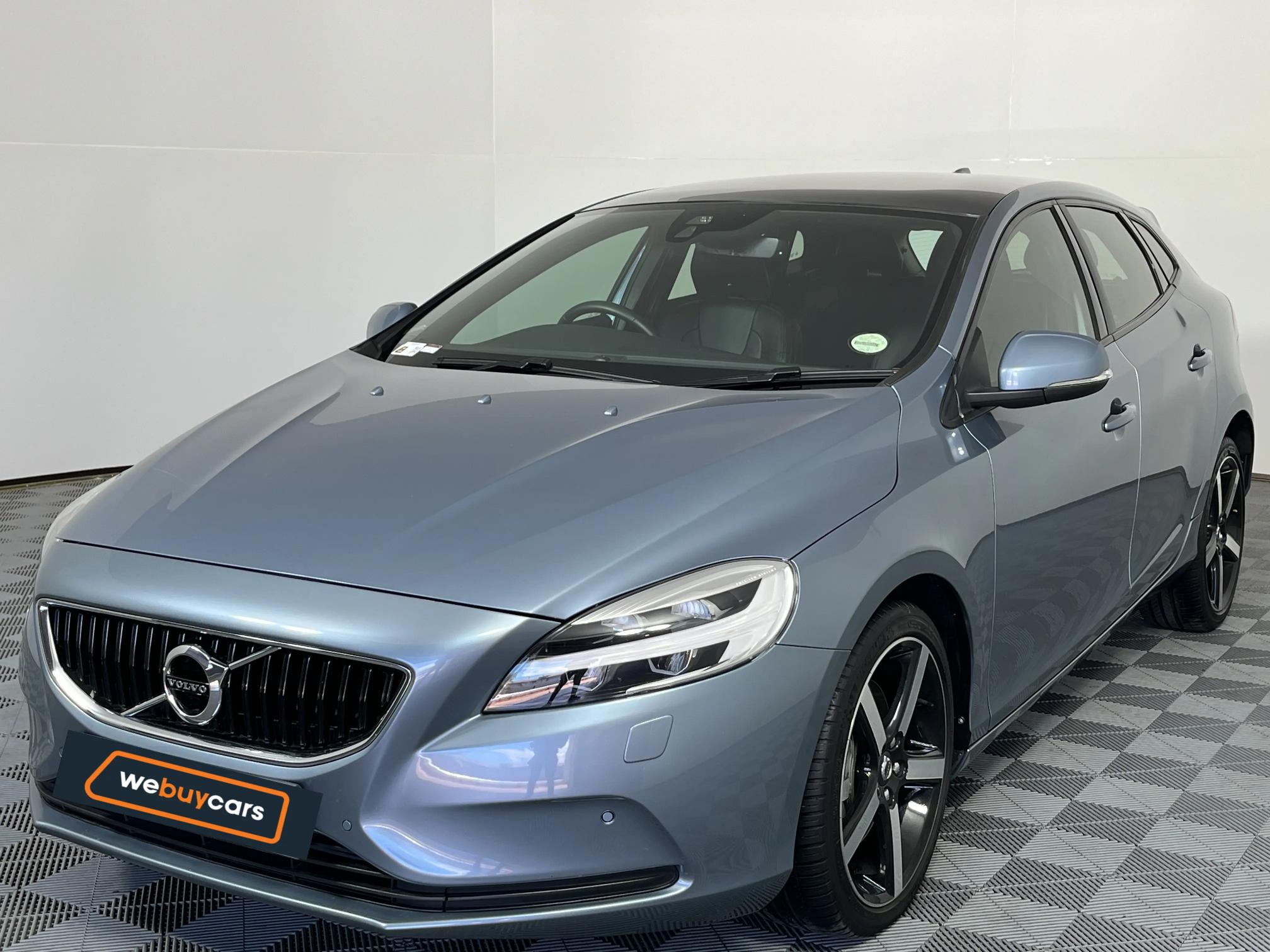 Used 2018 Volvo V40 T4 Momentum