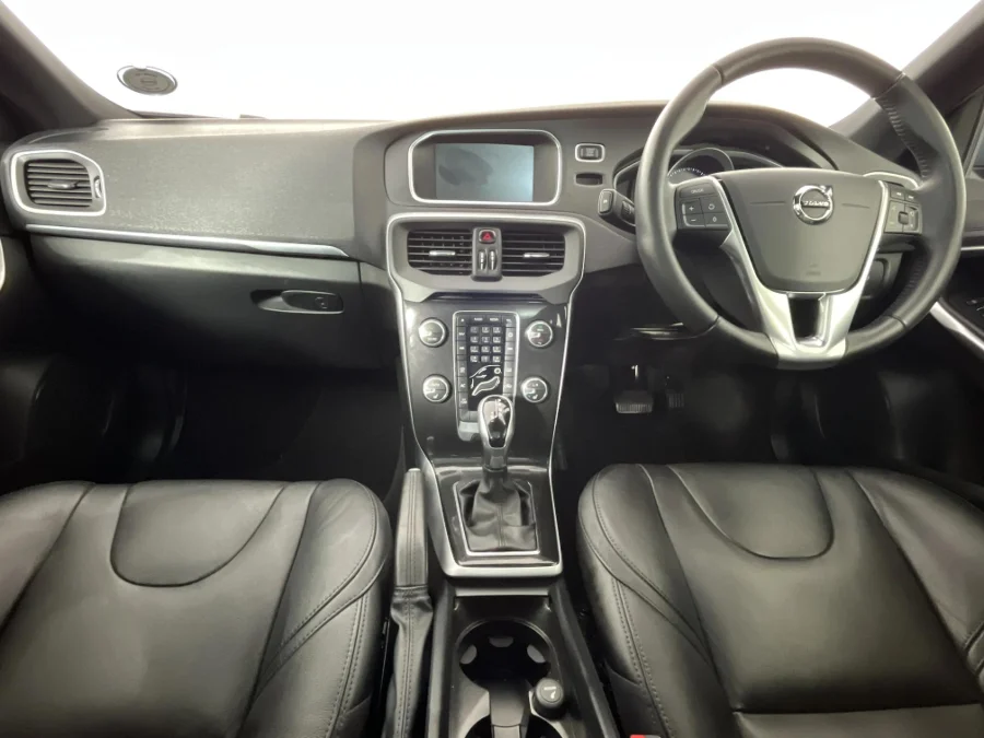 Used 2018 Volvo V40 T4 Momentum - WeBuyCars JHB South