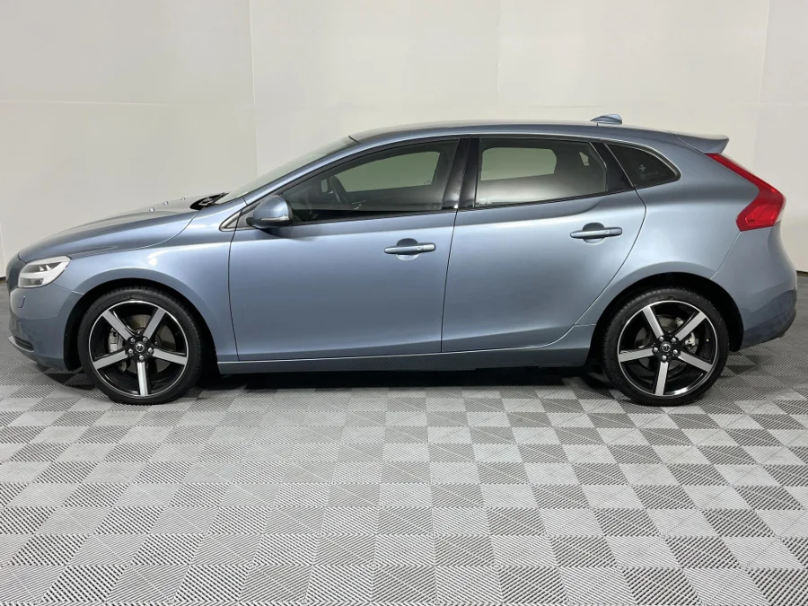 Used 2018 Volvo V40 T4 Momentum - WeBuyCars JHB South