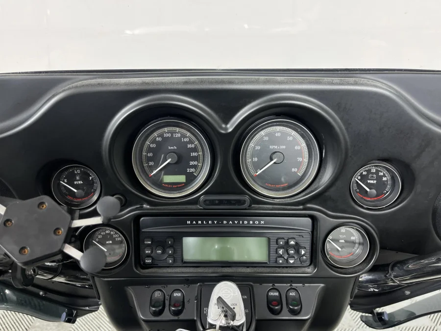 Used 2010 Harley Davidson CVO Electra Glide Ultra Classic - WeBuyCars The Dome