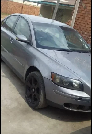 VOLVO S40 2.4 STRIPPING FOR SPARES OR PARTS FOR SALE