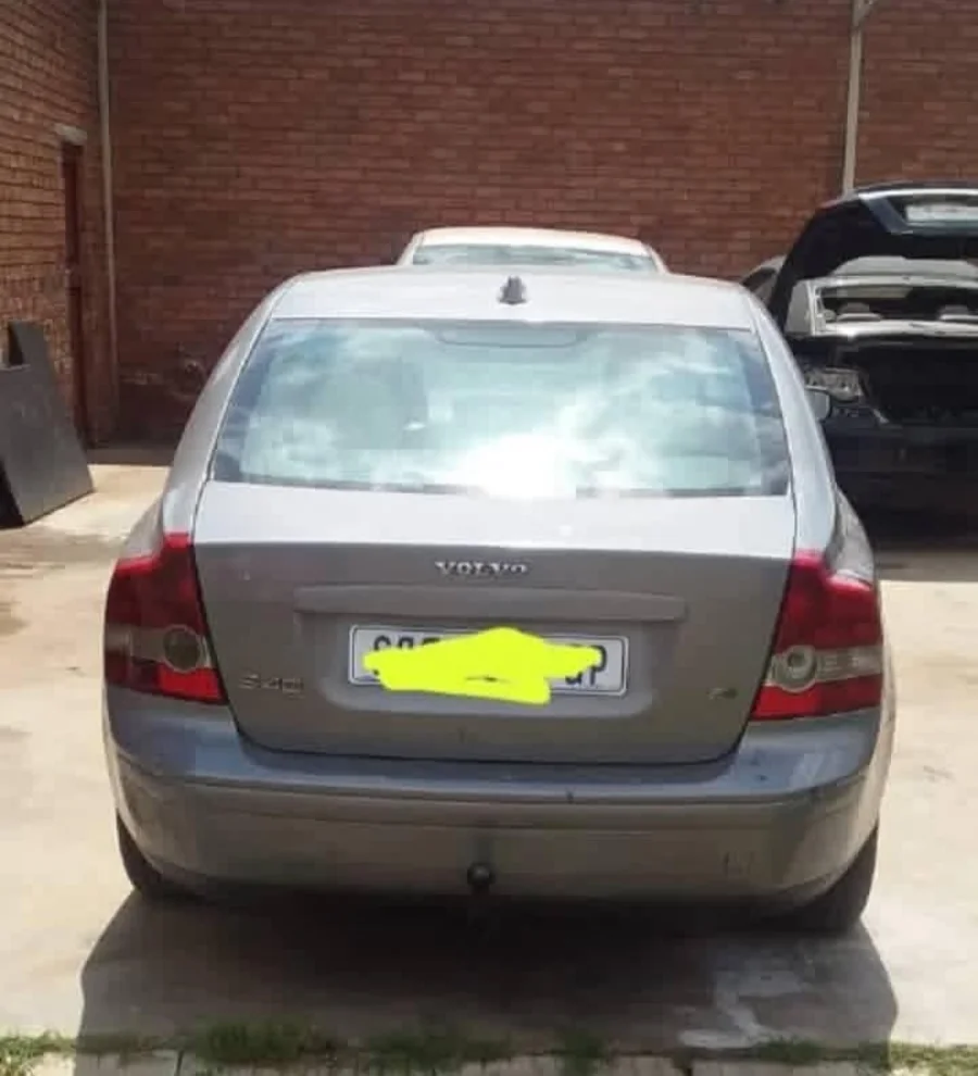 VOLVO S40 2.4 STRIPPING FOR SPARES OR PARTS FOR SALE - Private Seller VOLVO S40 2.4 STRIPPING FOR SPARES OR PARTS FOR SALE - Private Seller