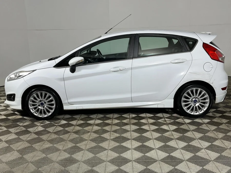 Used 2015 Ford Fiesta 5-door 1.0T Titanium - WeBuyCars Germiston