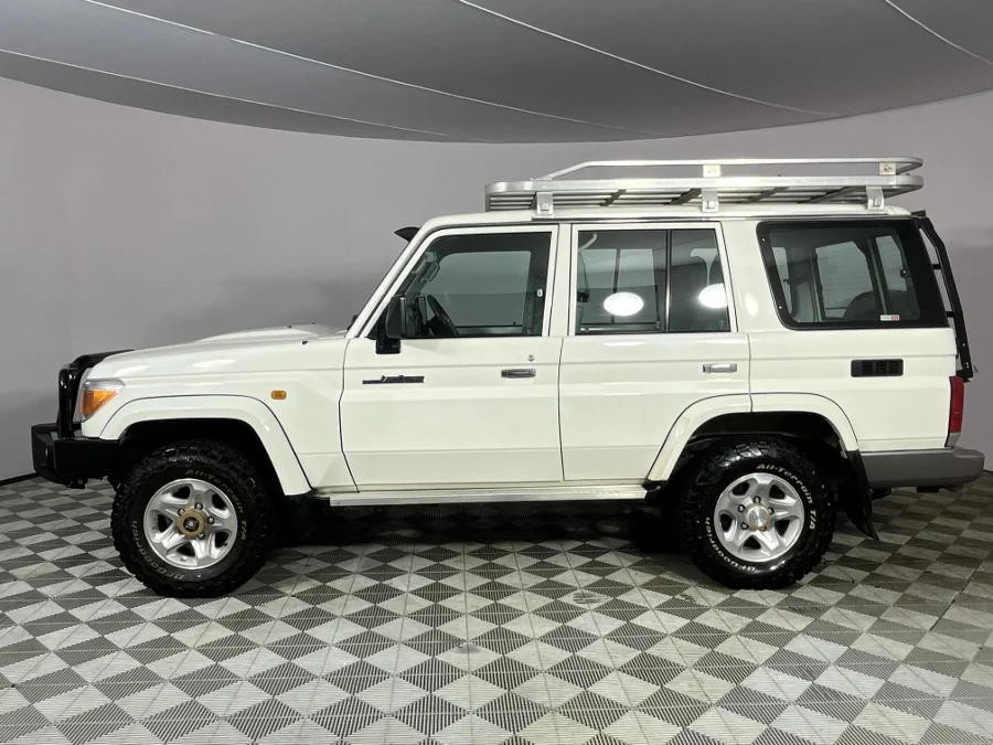 Used 2012 Toyota Land Cruiser 76 4.2D station wagon - WeBuyCars Brackenfell Cape Town