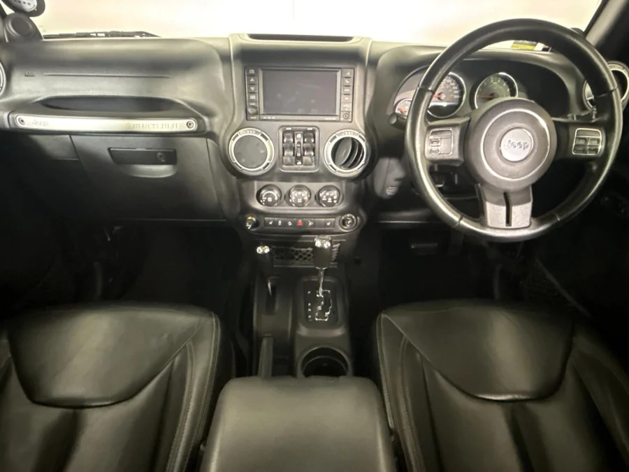 Used 2013 Jeep Wrangler Unlimited 3.6L Rubicon X - WeBuyCars Midstream