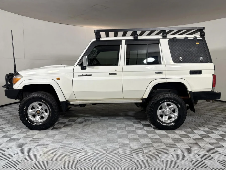 Used 2014 Toyota Land Cruiser 76 4.5D-4D V8 station wagon LX - WeBuyCars Midstream