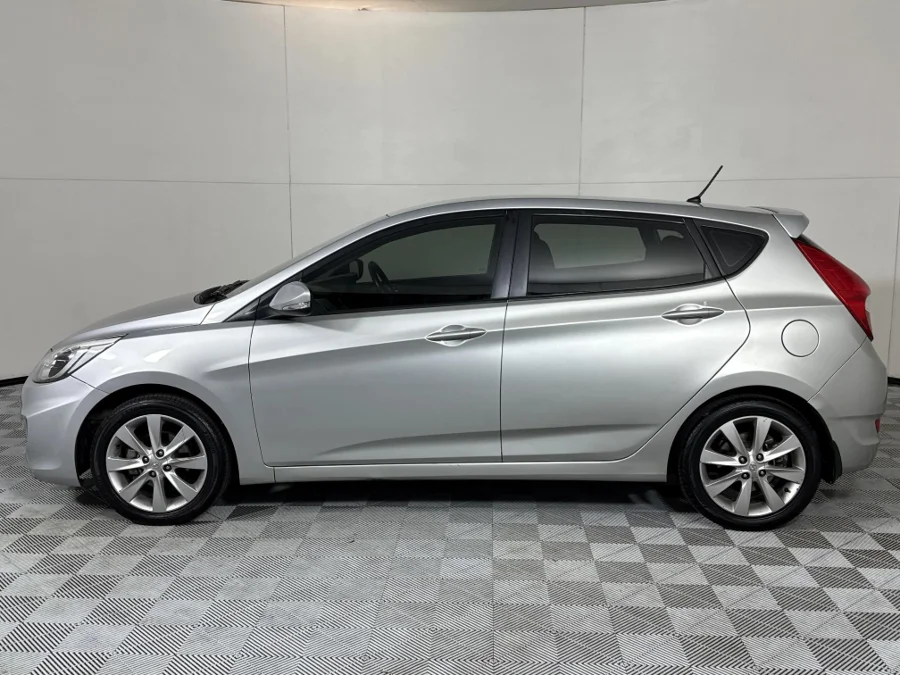 Used 2016 Hyundai Accent hatch 1.6 Fluid - WeBuyCars Midstream
