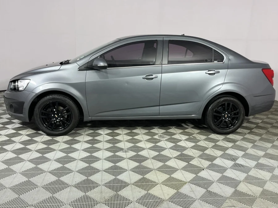 Used 2015 Chevrolet Sonic hatch 1.6 LS Black&White Edition - WeBuyCars Richmond