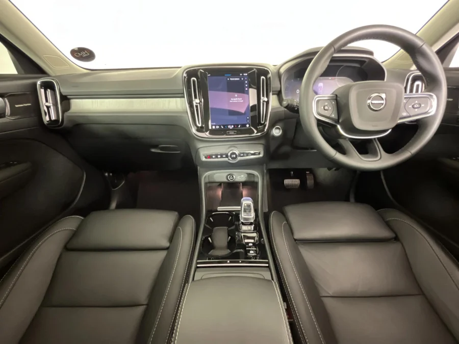 Used 2024 Volvo XC40 B4 Plus Dark - WeBuyCars Montana