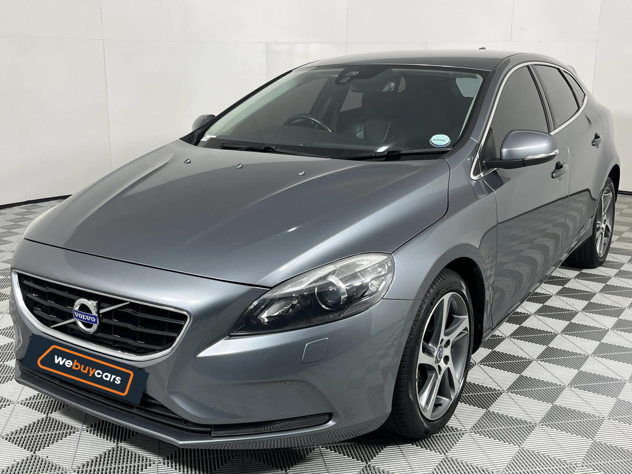 Used 2016 Volvo V40 T3 Momentum