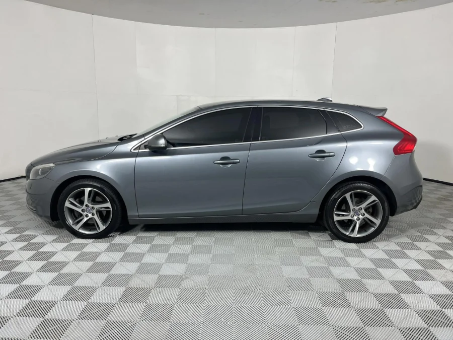 Used 2016 Volvo V40 T3 Momentum - WeBuyCars Gqeberha