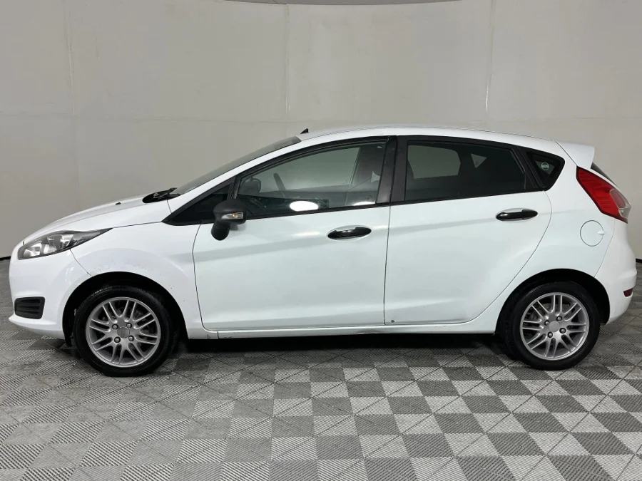 Used 2016 Ford Fiesta 5-door 1.4 Ambiente - WeBuyCars The Dome