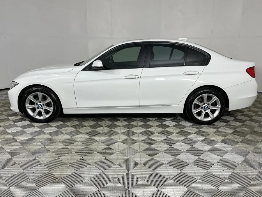Used 2013 BMW 3 Series 320i sports-auto - WeBuyCars George