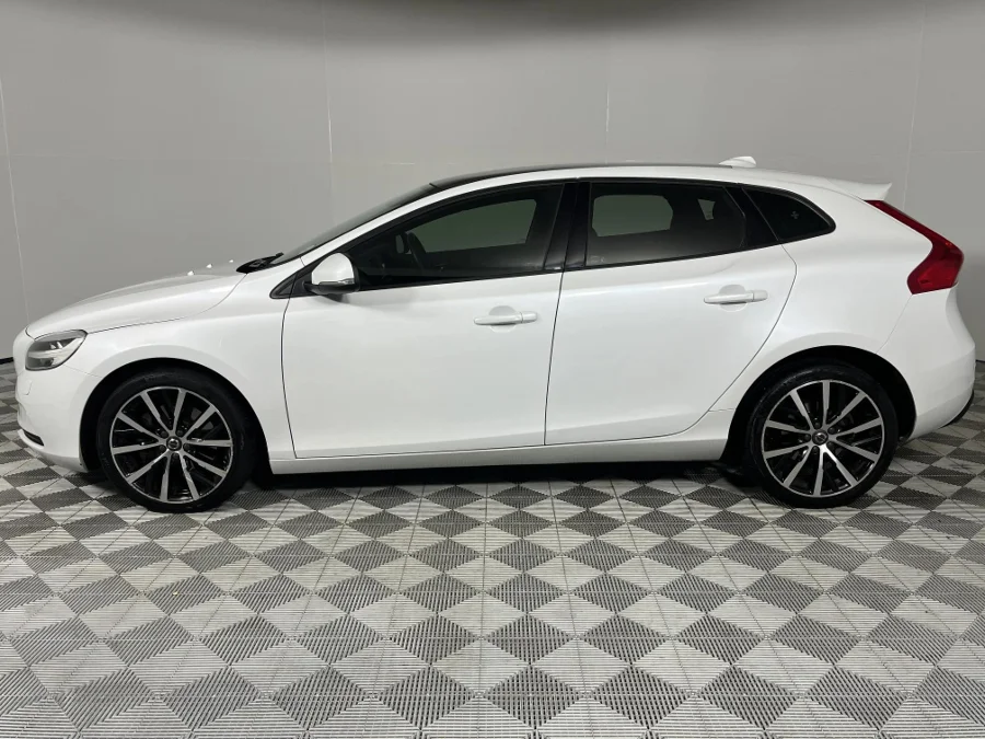 Used 2019 Volvo V40 D4 Inscription - WeBuyCars The Dome