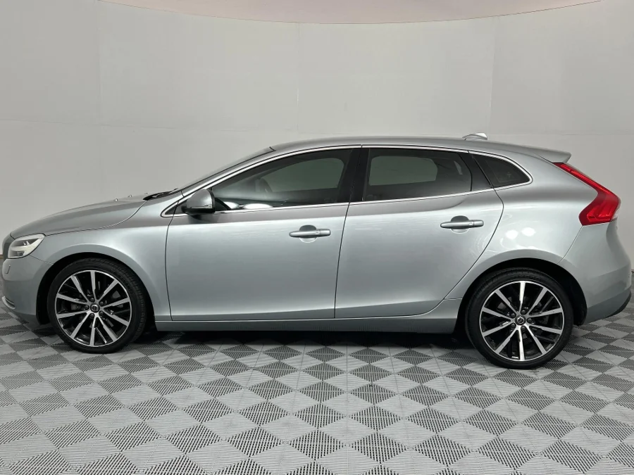 Used 2019 Volvo V40 T2 Inscription - WeBuyCars Germiston