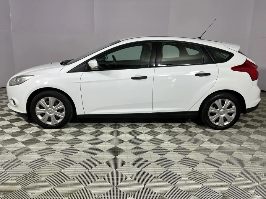 Used 2011 Ford Focus sedan 1.6 Ambiente - WeBuyCars Durban