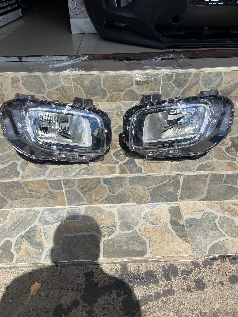 2023 HYUNDAI VENUE HEADLIGHTS - Private Seller 2023 HYUNDAI VENUE HEADLIGHTS - Private Seller