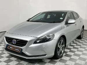 Used 2016 Volvo V40 T4 Momentum auto