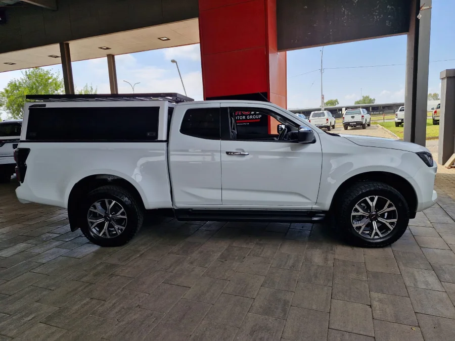 Used 2025 Isuzu D-Max 3.0TD Extended cab LSE - Highway Motors
