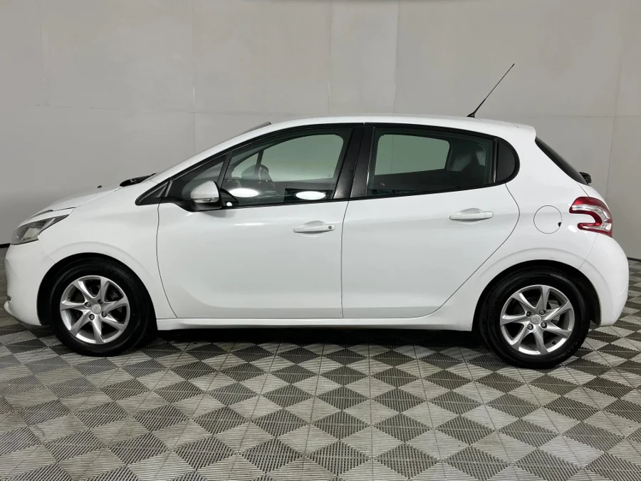 Used 2013 Peugeot 208 5-door 1.2 Active - WeBuyCars George