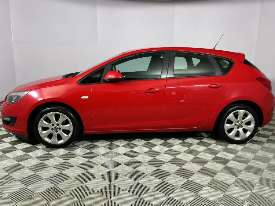 Used 2013 Opel Astra hatch 1.6 Essentia - WeBuyCars Durban